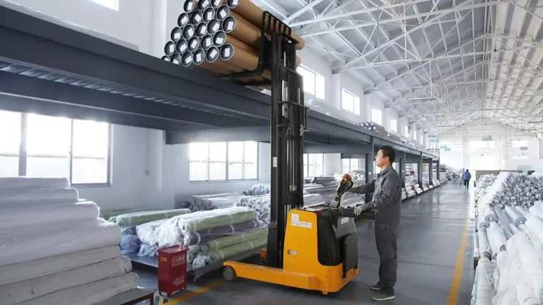 How to Choose the Best Roller Shade Manufacturer for Your Retail Business